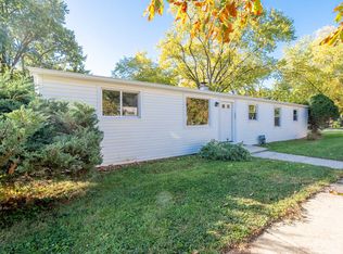 653 Dixon Ave, Elgin, IL 60120