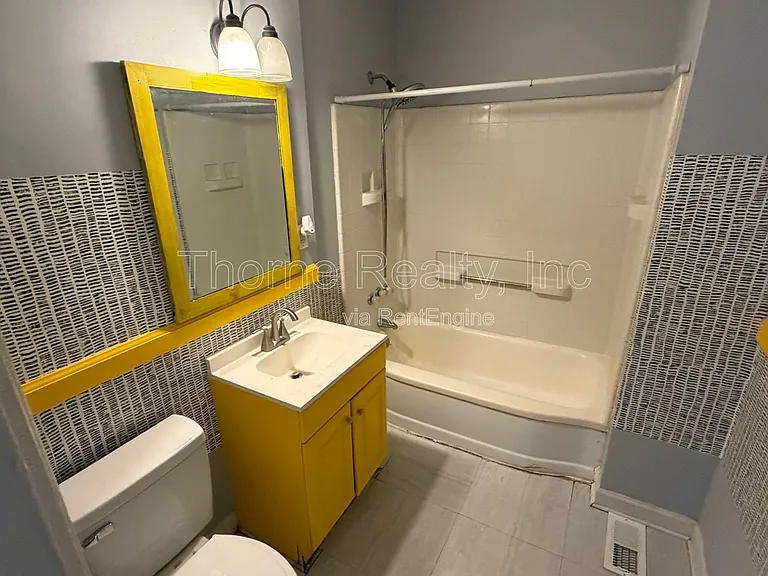 1416 Rosewood Ave — Photo 8