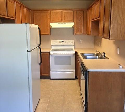 5th image of 905 Autumn Cir APT D