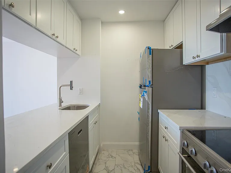 10 Franklin Blvd #203 — Photo 4