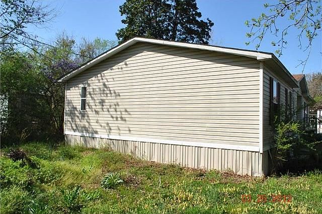 2nd image of 704 7th Ln