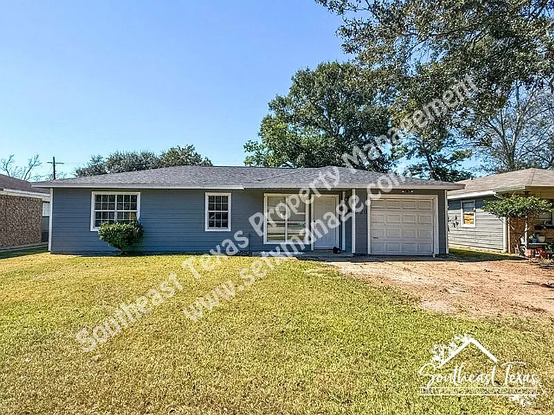 3 bed, 1.0 bath, 1092 sqft, $1,650 — Photo 1