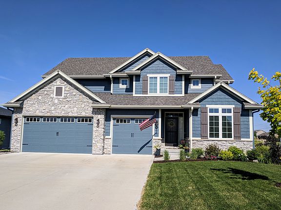 2nd image of 903 NW Cypress Ave