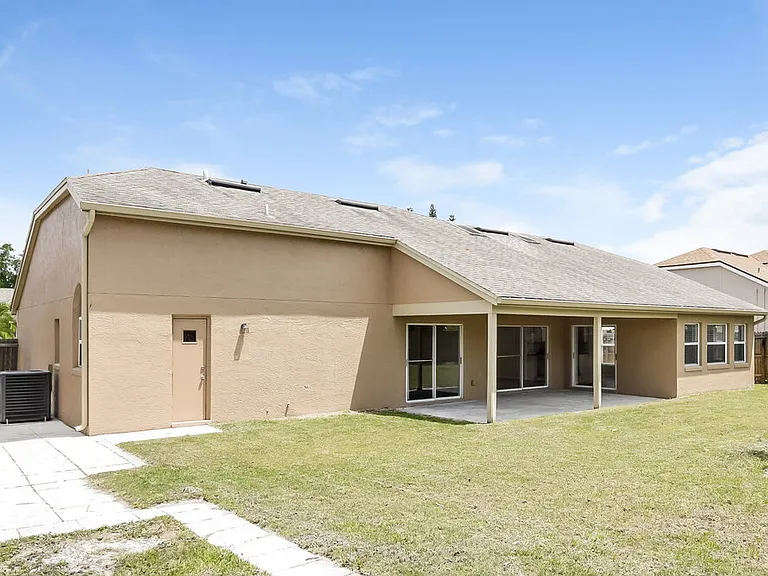 2640 Rolling Broak Dr — Photo 16