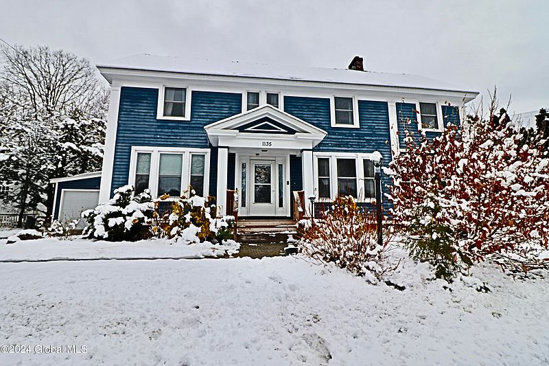 2nd image of 1135 Oxford Place