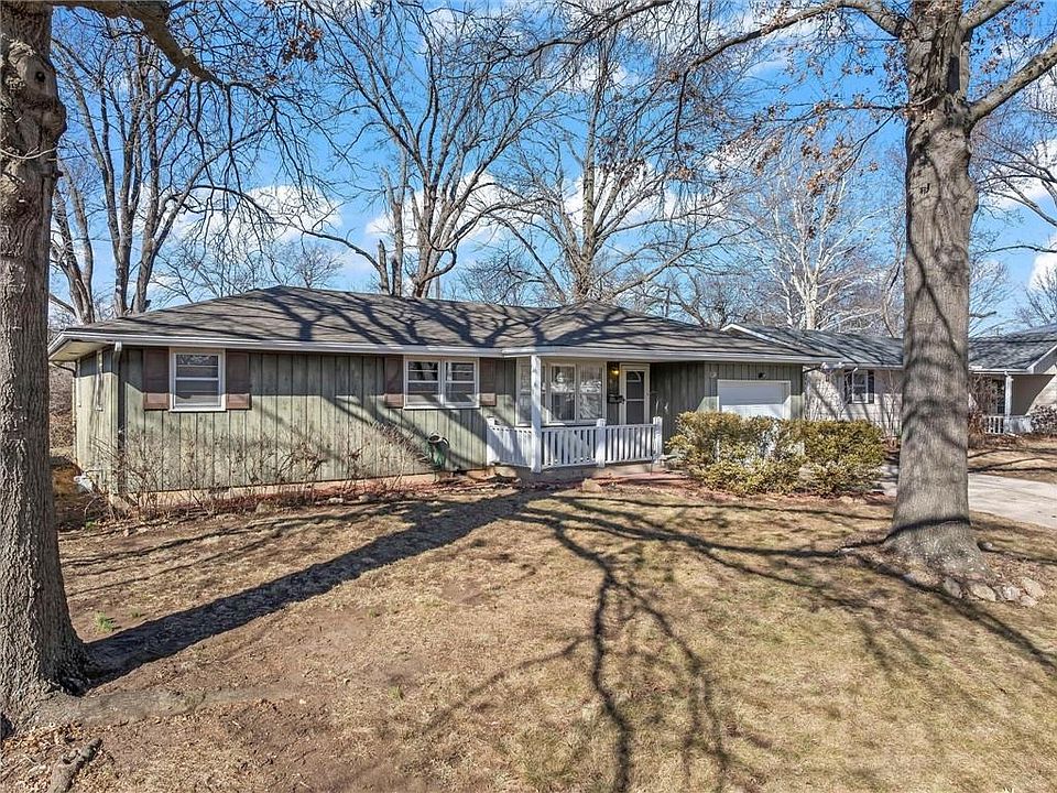 1st image of 819 Crawford Dr