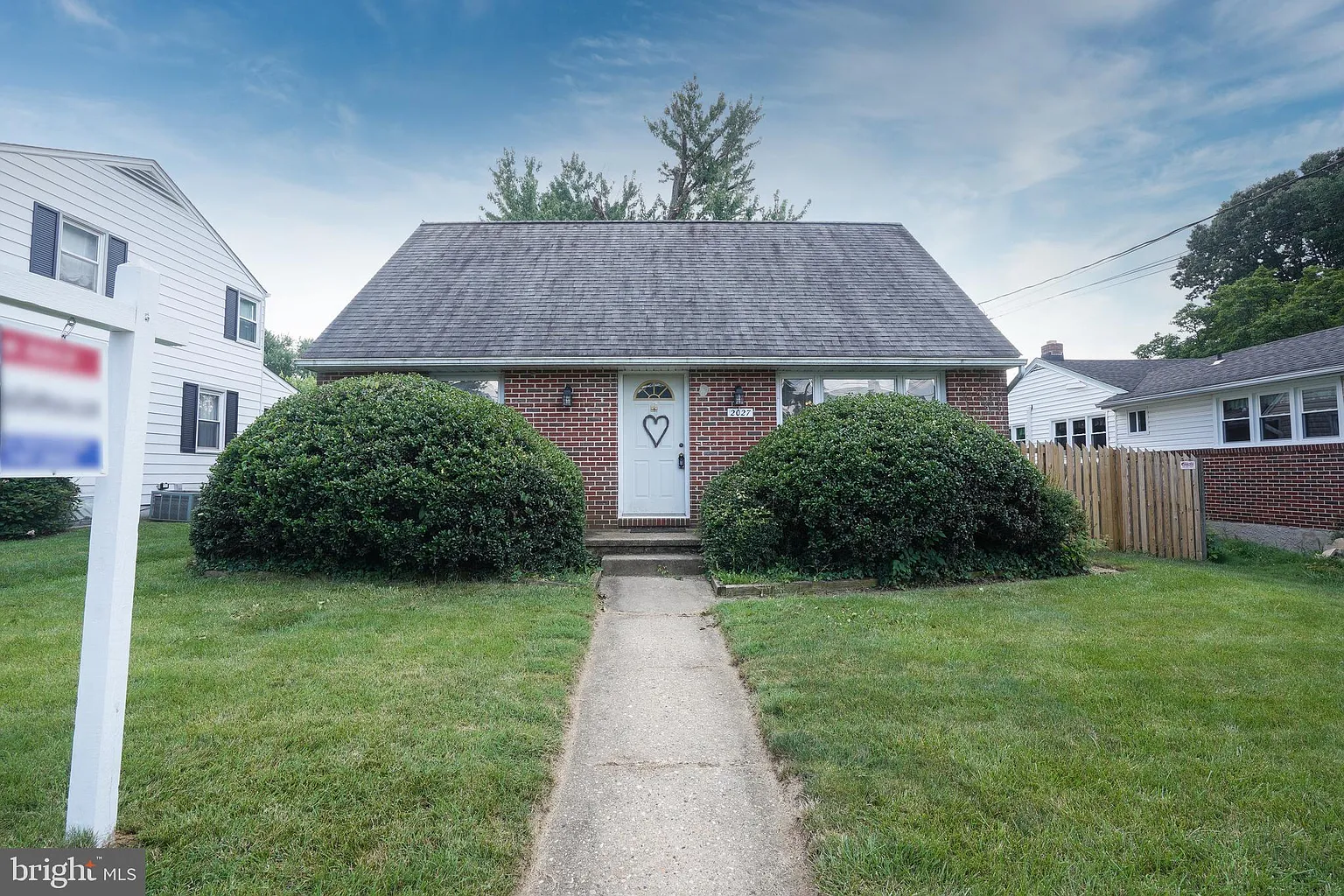 2027 Norhurst Way N photo 1