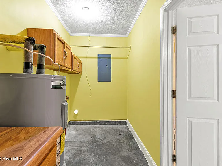 304 Gaston Ct — Photo 25
