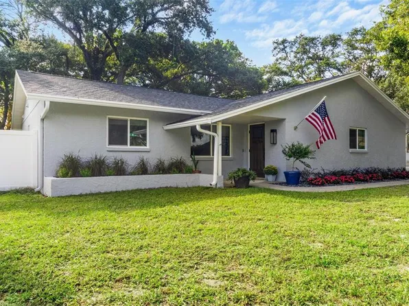 5761 72nd St N, Saint Petersburg, FL 33709