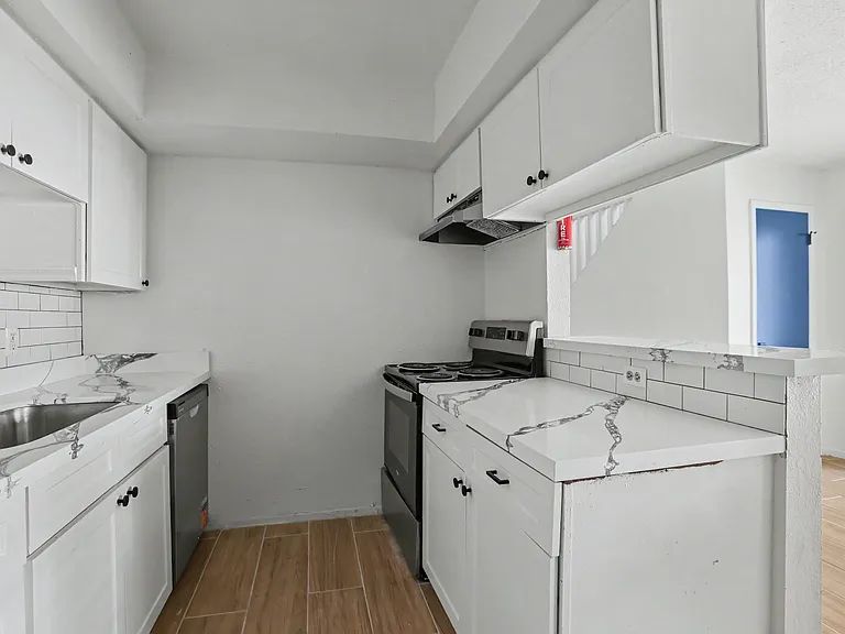 2119 Barr St #B — Photo 13
