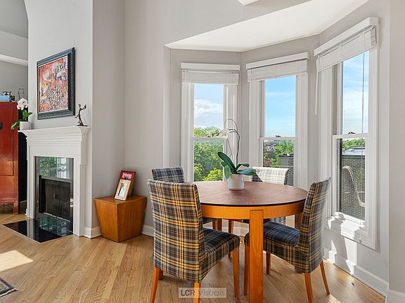 5th image of 1717 N Larrabee St #3N