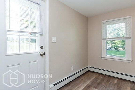 4th image of 40 Stewart Ave