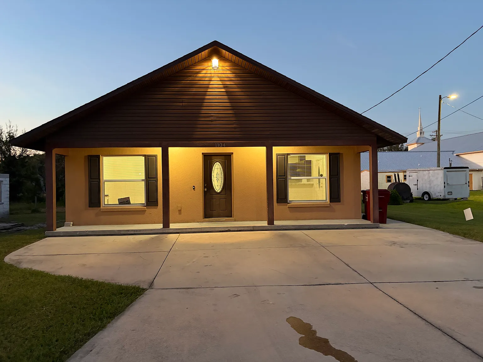 4 bed, $2,200 — Photo 1