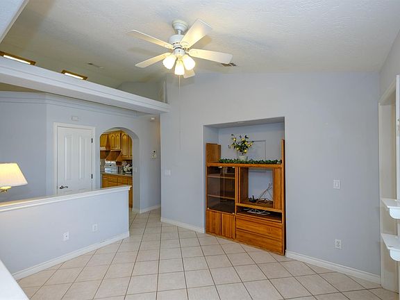 5th image of 26934 Lakeview Dr