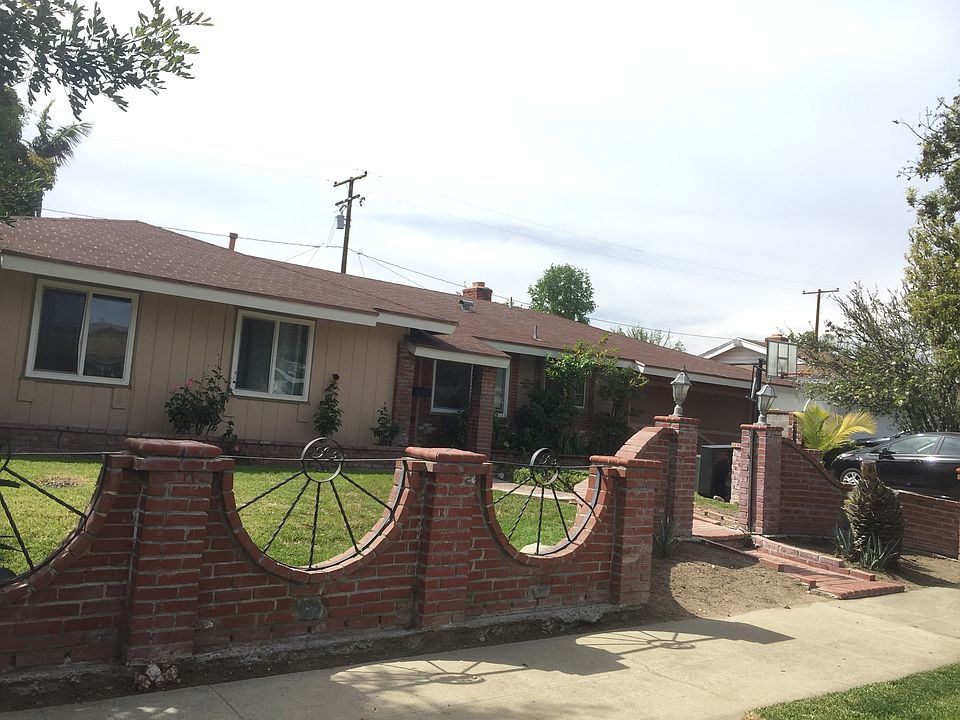 1st image of 2915 Gladstone St