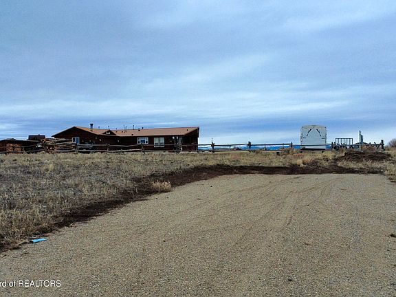 4th image of 129 E Green River Rd