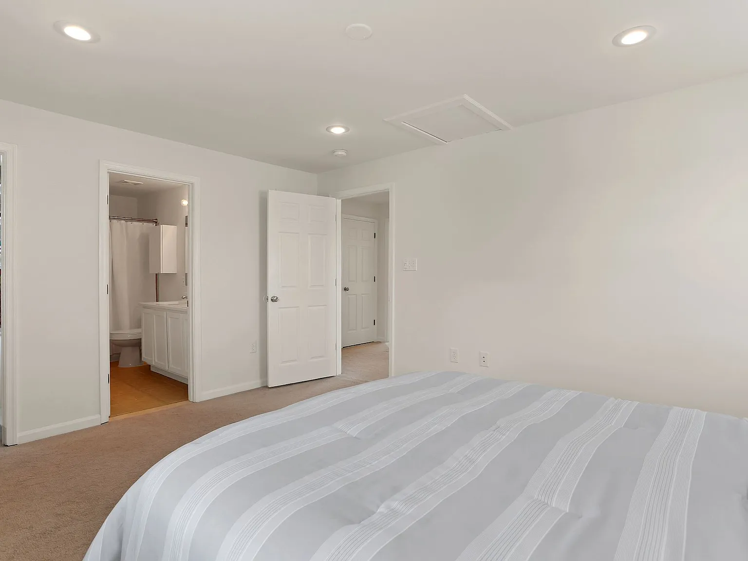 3 bed, 2.5 bath, 1554 sqft, $3,750 — Photo 4