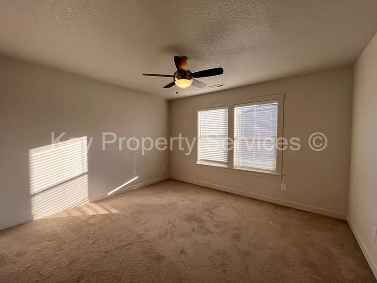 180 Loganberry Ct — Photo 17