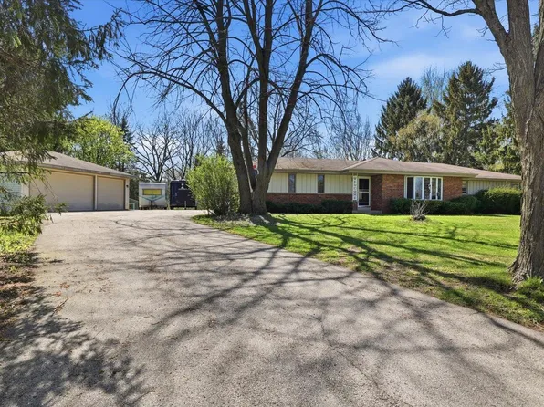 5845 S Oxford LANE, New Berlin, WI 53146