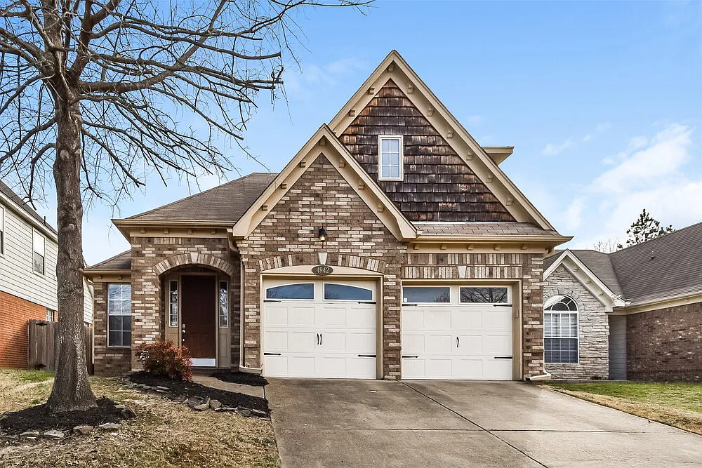 4 bed, 2.0 bath, 1812 sqft, $2,260 — Photo 1