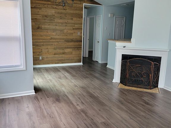 4th image of 133 Basswood Ct