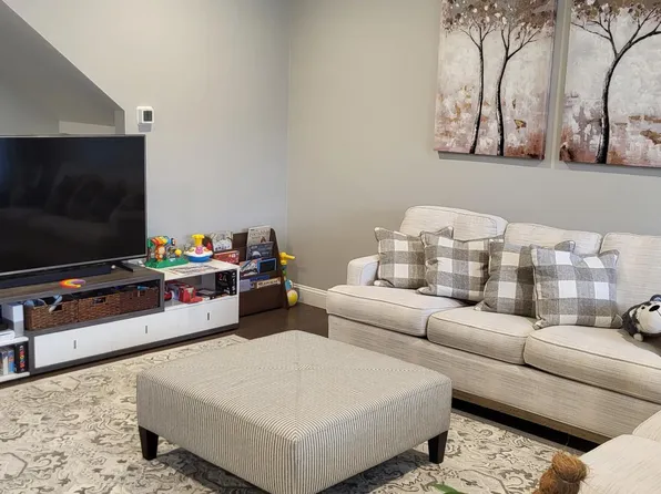 299 Lexington St #109, Woburn, MA 01801