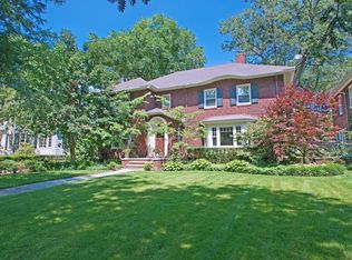 2221 Woodmere Dr, Cleveland Heights, OH