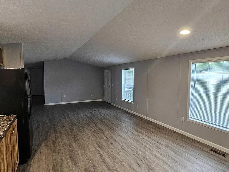 2737 W Washington Ctr #52 — Photo 4