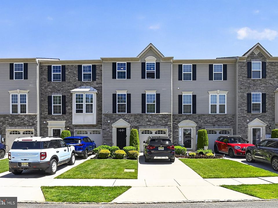 1st image of 31 Village Green Ln