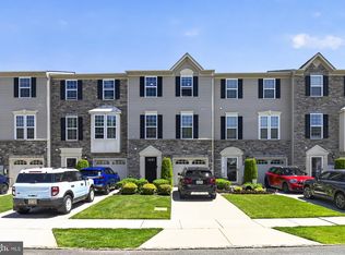 31 Village Green Ln, Sicklerville, NJ 08081