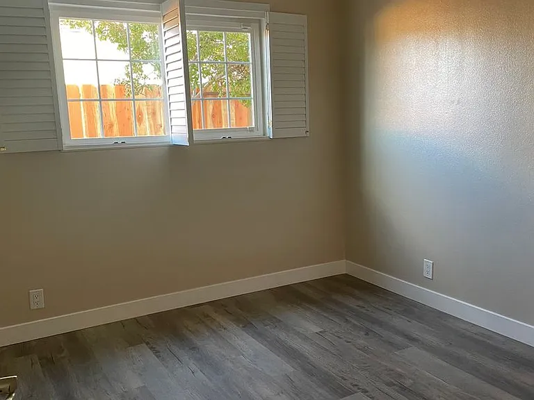 501 Marbella Ln — Photo 5