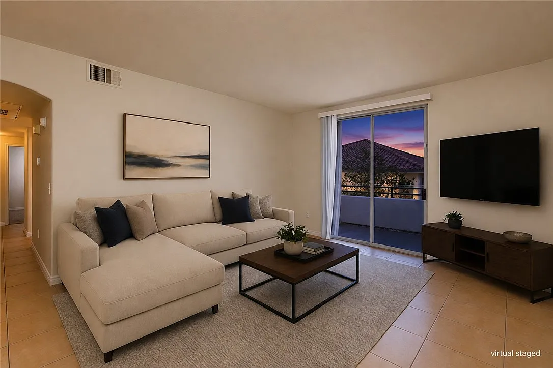 3 bed, 2.0 bath, 1244 sqft, $1,790 — Photo 3