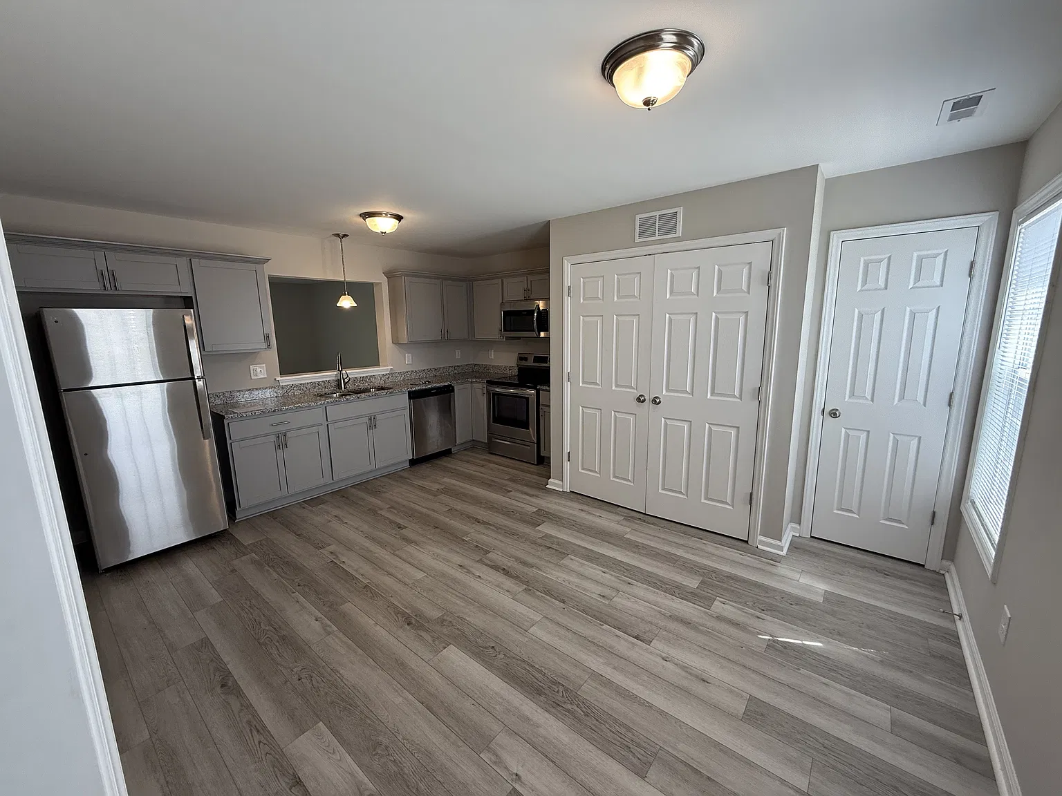 321 South Pointe Drive - A — Photo 3
