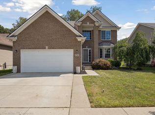 17163 Theresa Ln, New Boston, MI 48164