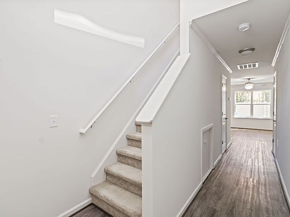 2nd image of 322 Glenellen Loop Rd