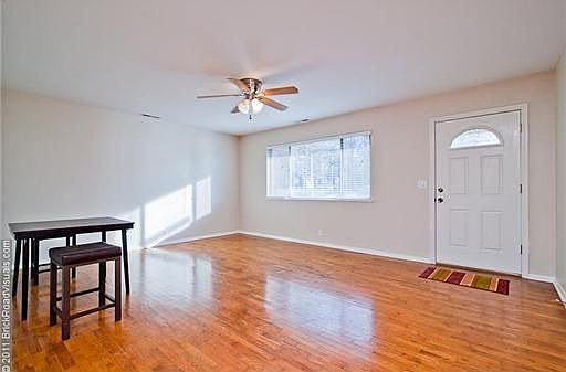 1st image of 1513 W Oak St