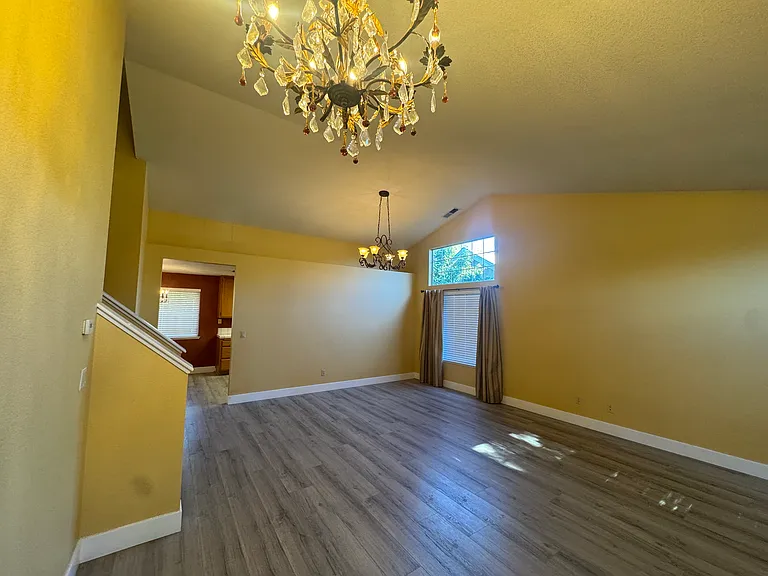 5539 Laguna Park Dr — Photo 4
