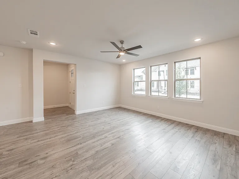 9709 Thorncrown Ln — Photo 5
