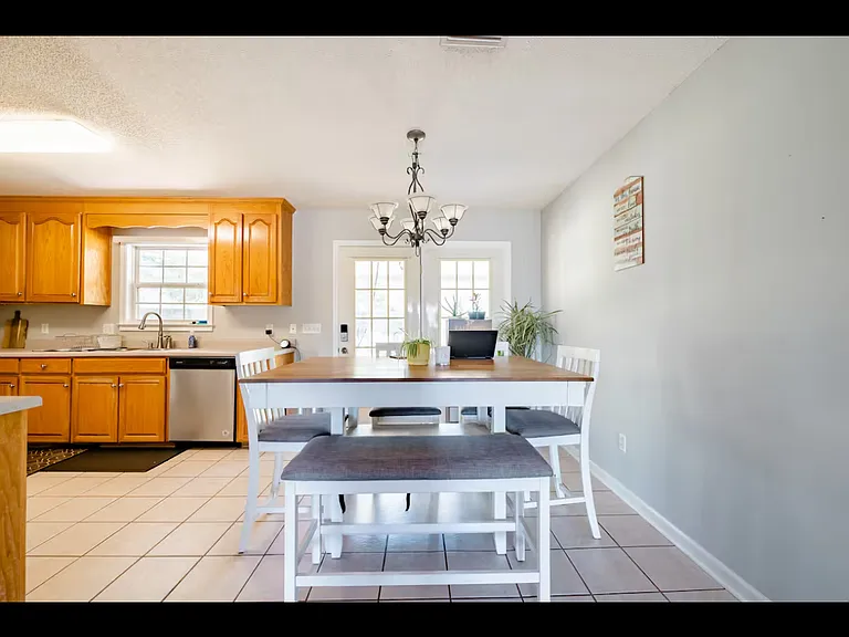 59 Fox Chase Dr — Photo 6