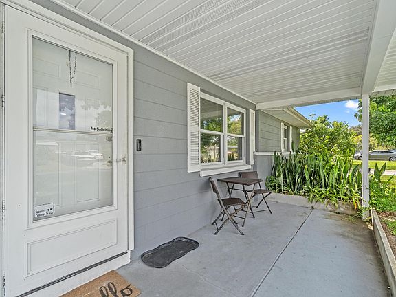 3rd image of 2159 Dixie Garden Loop