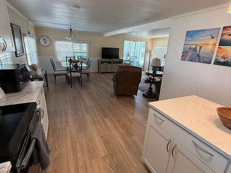 217 Periwinkle St — Photo 9