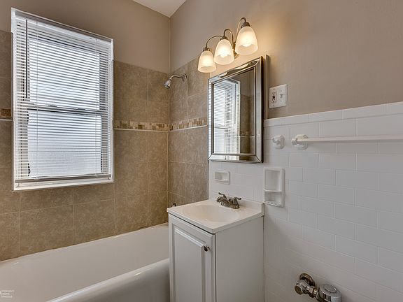 3rd image of 8058 S Hermitage Ave APT 3