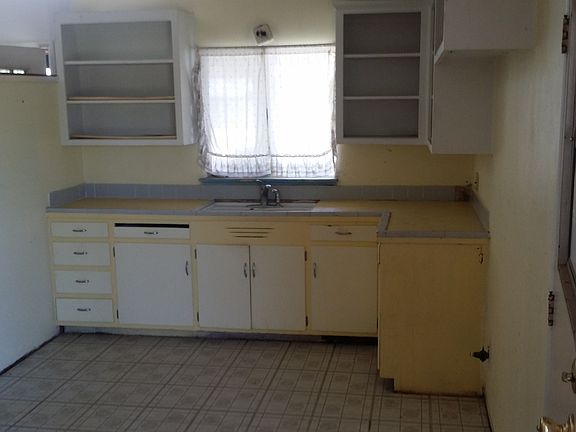 2nd image of 5828 44th St
