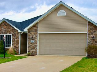 2207 Cedar Ridge Cv, Fort Wayne, IN 46818