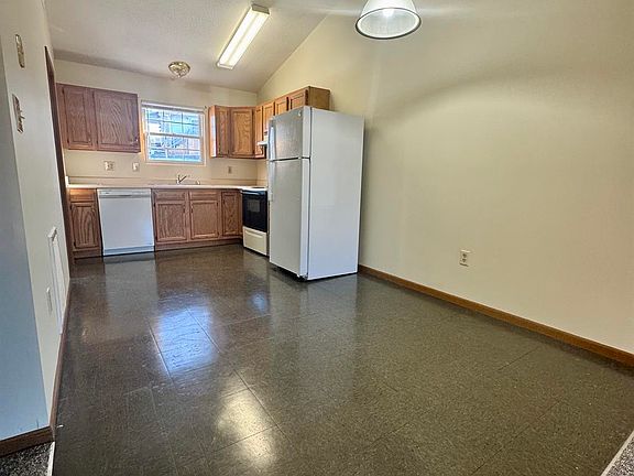4th image of 305 Southern Ct