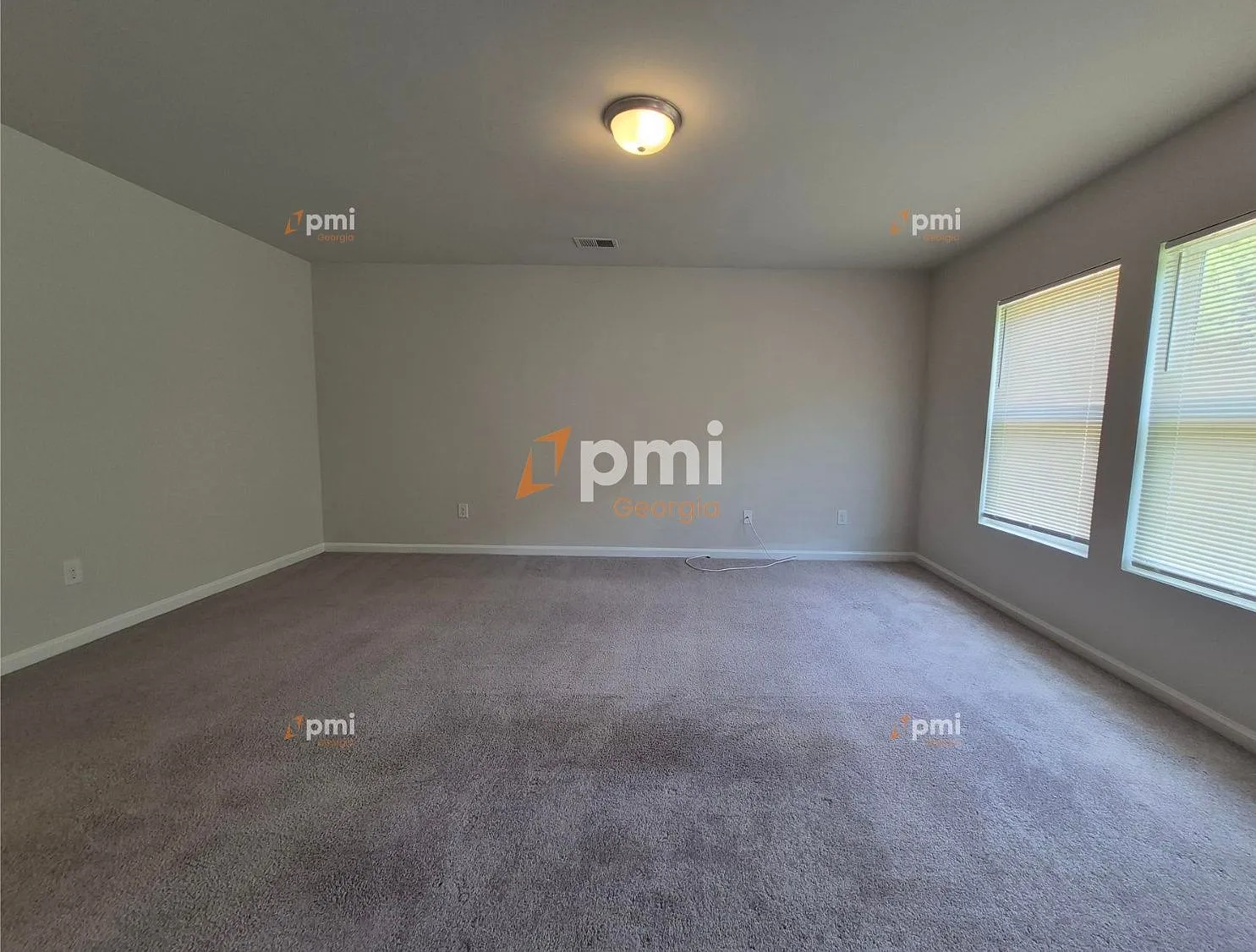 4 bed, 2.5 bath, 2002 sqft, $2,075 — Photo 4