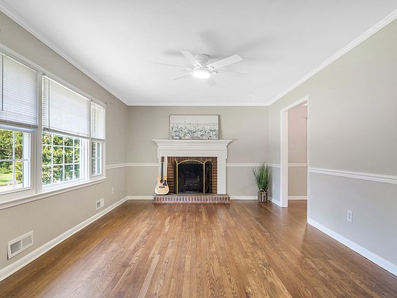5th image of 107 Patrick Henry Dr