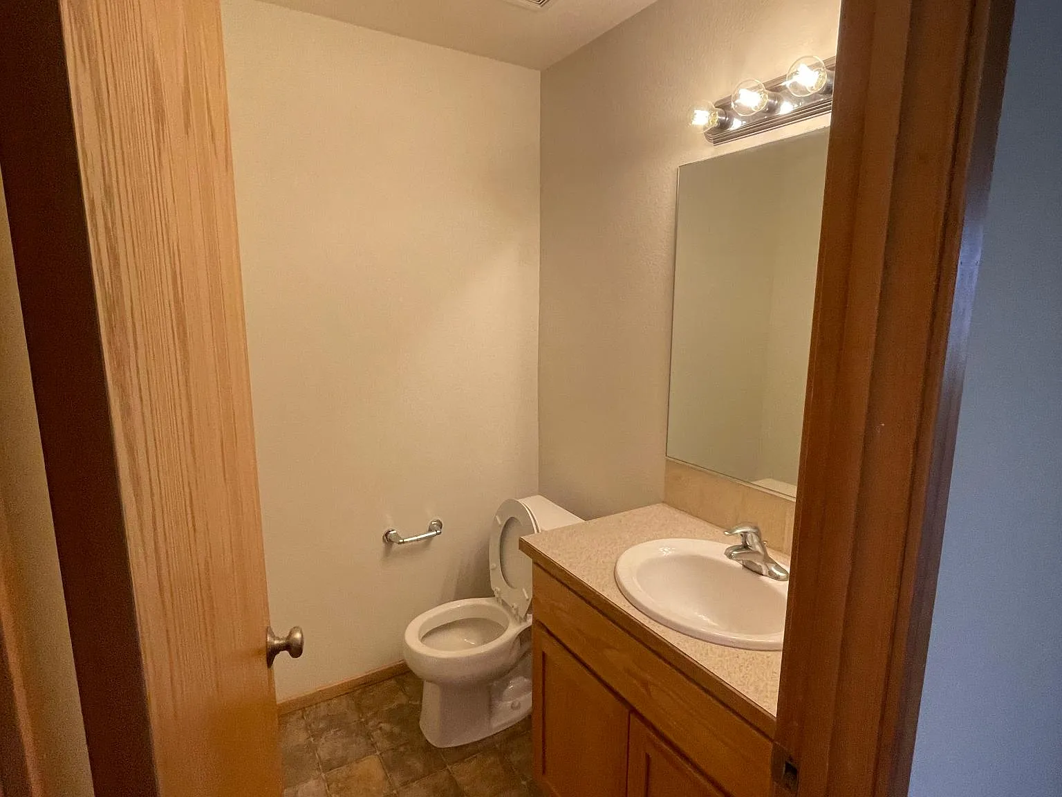 3 bed, 2.5 bath, 1290 sqft, $2,325 — Photo 2