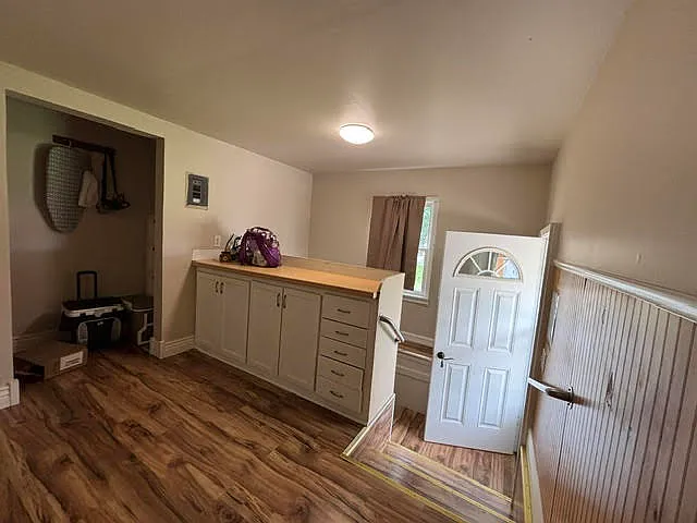 823 College Ave — Photo 4