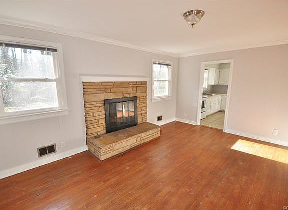 5th image of 2100 Cedarhurst Dr